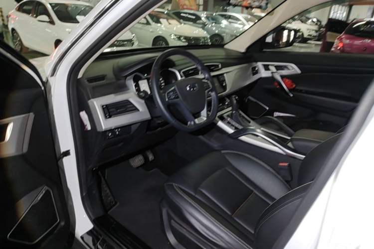 Used Geely Auto Emgrand X7 Sport 2018 1.8TD Automatic Two-Wheel Drive Zhiya Model Driver Seat
