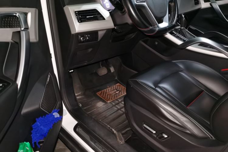 Used Geely Auto Emgrand X7 Sport 2018 Revised Version 1.8TD Automatic Two-Wheel Drive Smart 4G Connectivity Edition Driver Seat
