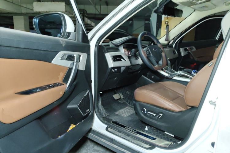 Used Geely Auto Emgrand X7 Sport 2018 1.8TD Automatic All-Wheel-Drive ZhiZun Model with 4G Connectivity Driver Seat