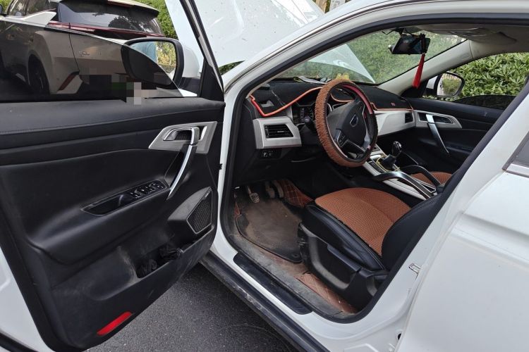 Used Geely Auto Emgrand X7 Sport 2018 2.0L Manual Two-Wheel Drive Zhiya Version Driver Seat