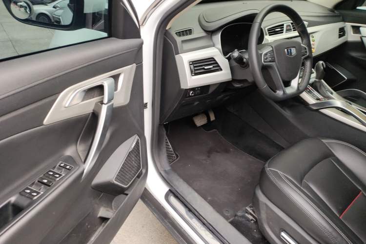 Used Geely Auto Emgrand X7 Sport 2018 1.8TD Automatic Two-Wheel Drive Smart Connect 4G Internet Edition Driver Seat