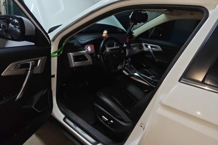 Used Geely Auto Emgrand X7 Sport 2018 Revised Version 1.8TD Automatic Two-Wheel Drive Smart Connectivity 4G-Enabled Edition Driver Seat