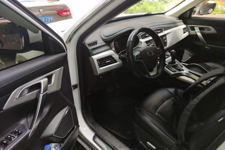 Used Geely Auto Emgrand X7 Sport 2018 1.8TD Automatic Two-Wheel Drive Smart Connect 4G Internet Edition Driver Seat