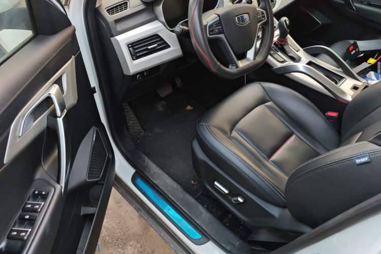 Used Geely Auto Emgrand X7 Sport 2018 1.8TD Automatic Two-Wheel Drive Smart Connect 4G Internet Edition Driver Seat