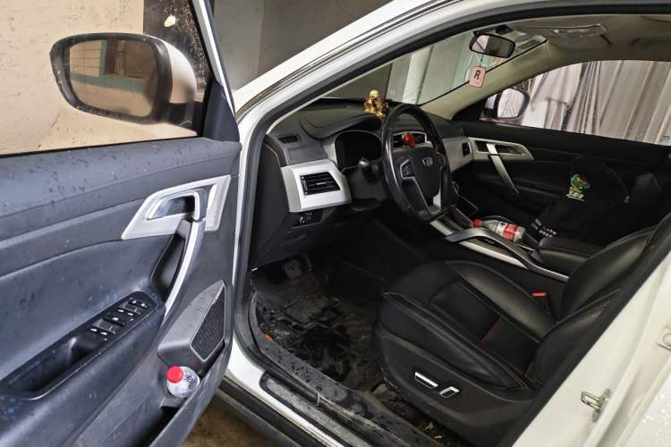 Used Geely Auto Emgrand X7 Sport 2018 1.8TD Automatic Two-Wheel Drive Smart Connect 4G Internet Edition Driver Seat