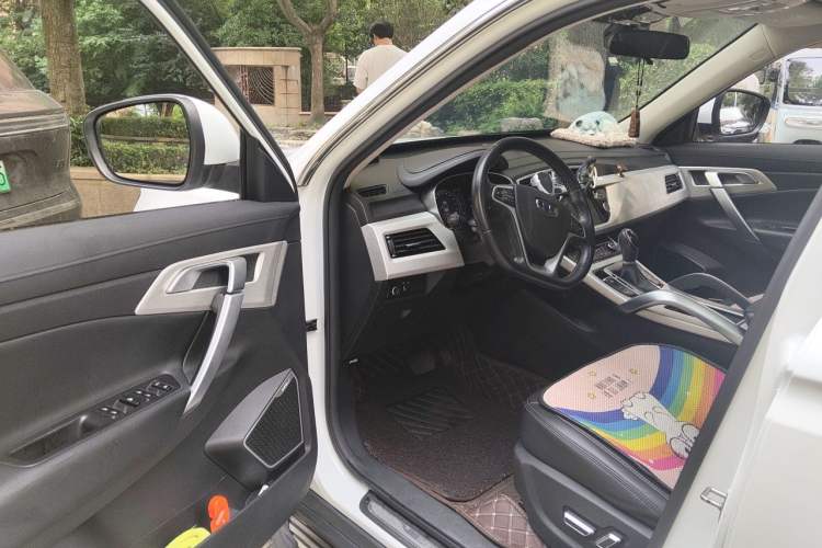 Used Geely Auto Emgrand X7 Sport 2018 Revised Version 1.8TD Automatic Two-Wheel Drive Smart Connectivity 4G-Enabled Edition Driver Seat