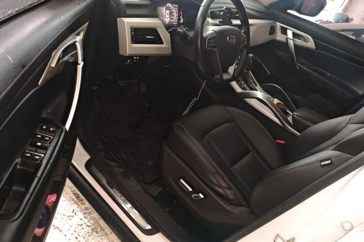 Used Geely Auto Emgrand X7 Sport 2018 1.8TD Automatic Two-Wheel Drive Smart Connect 4G Internet Edition Driver Seat