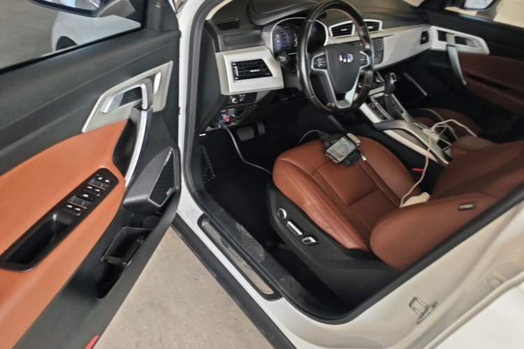 Used Geely Auto Emgrand X7 Sport 2018 1.8TD Automatic All-Wheel-Drive ZhiZun Model with 4G Connectivity Driver Seat