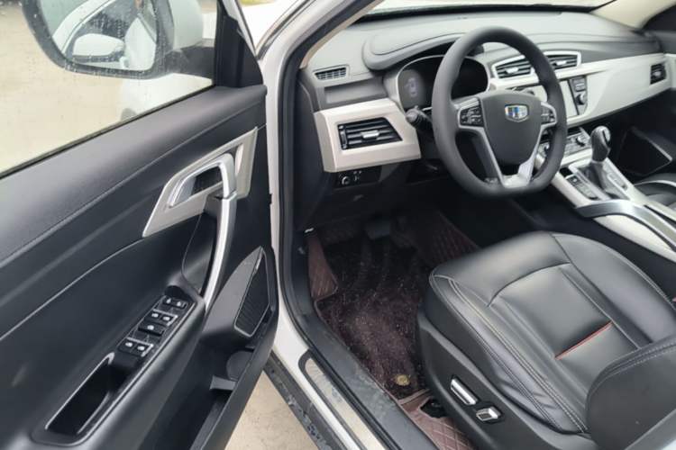 Used Geely Auto Emgrand X7 Sport 2018 1.8TD Automatic Two-Wheel Drive Smart Connect 4G Internet Edition Driver Seat