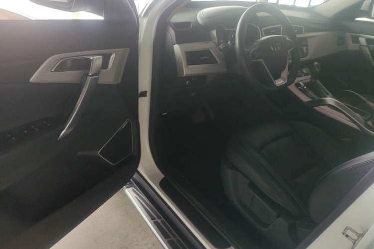 Used Geely Auto Emgrand X7 Sport 2018 1.8TD Automatic Two-Wheel Drive Zhiya Model Driver Seat