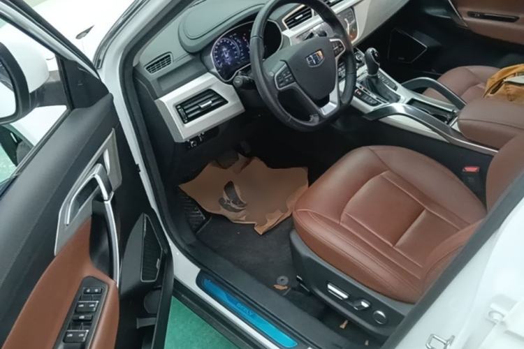 Used Geely Auto Emgrand X7 Sport 2018 1.8TD Automatic Two-Wheel Drive ZhiZun Model with 4G Connectivity Driver Seat