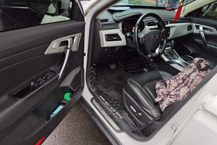 Used Geely Auto Emgrand X7 Sport 2018 1.8TD Automatic Two-Wheel Drive Smart Connect 4G Internet Edition Driver Seat