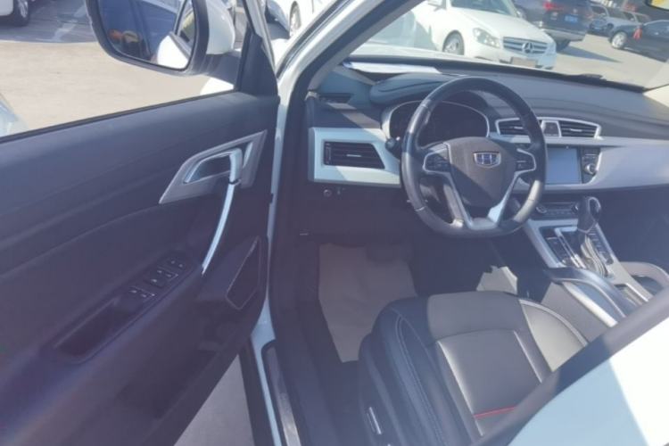 Used Geely Auto Emgrand X7 Sport 2018 1.8TD Automatic Two-Wheel Drive Smart Connect 4G Internet Edition Driver Seat