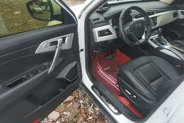 Used Geely Auto Emgrand X7 Sport 2018 1.8TD Automatic Two-Wheel Drive Smart Connect 4G Internet Edition Driver Seat