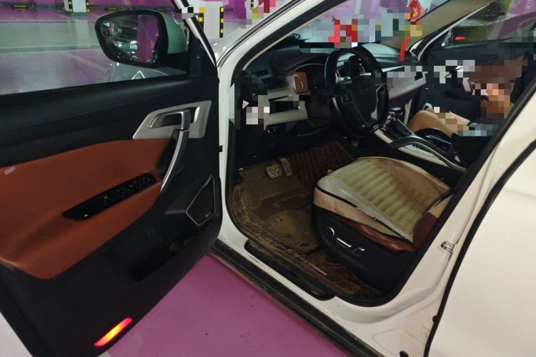 Used Geely Auto Emgrand X7 Sport 2018 1.8TD Automatic Two-Wheel Drive ZhiZun Model with 4G Connectivity Driver Seat
