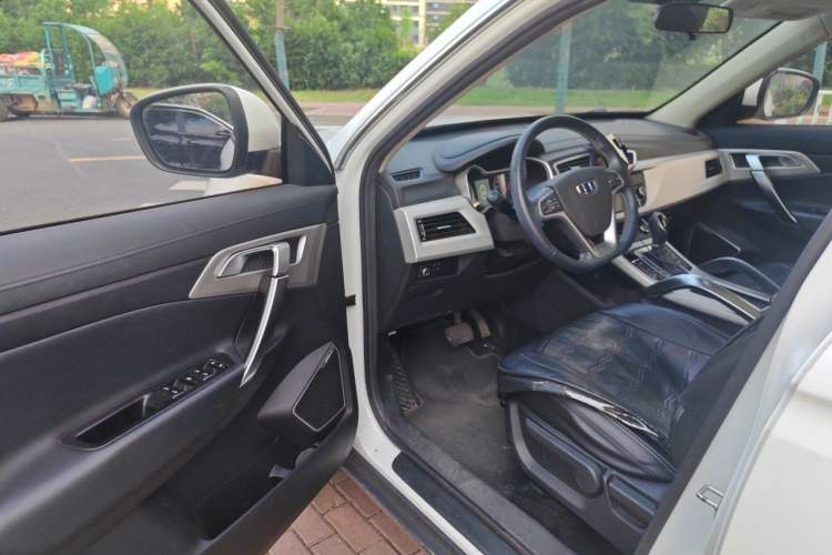 Used Geely Auto Emgrand X7 Sport 2018 Revised Version 1.8TD Automatic Two-Wheel Drive Smart Connectivity 4G-Enabled Edition Driver Seat