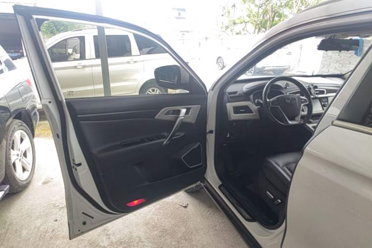 Used Geely Auto Emgrand X7 Sport 2018 1.8TD Automatic Two-Wheel Drive Smart Connect 4G Internet Edition Driver Seat