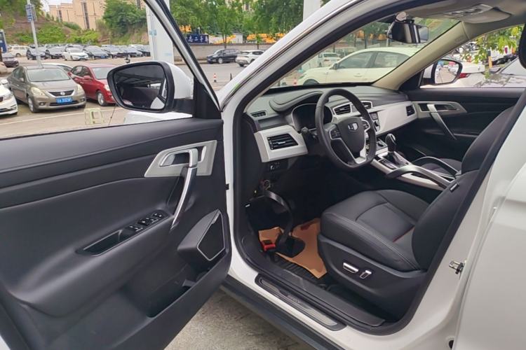 Used Geely Auto Emgrand X7 Sport 2018 1.8TD Automatic Two-Wheel Drive Smart Connect 4G Internet Edition Driver Seat