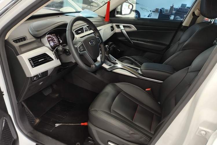 Used Geely Auto Emgrand X7 Sport 2018 1.8TD Automatic Two-Wheel Drive Smart Connect 4G Internet Edition Driver Seat