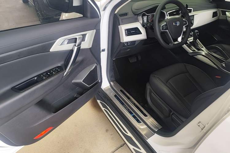 Used Geely Auto Emgrand X7 Sport 2018 1.8TD Automatic Two-Wheel Drive Zhiya Model Driver Seat