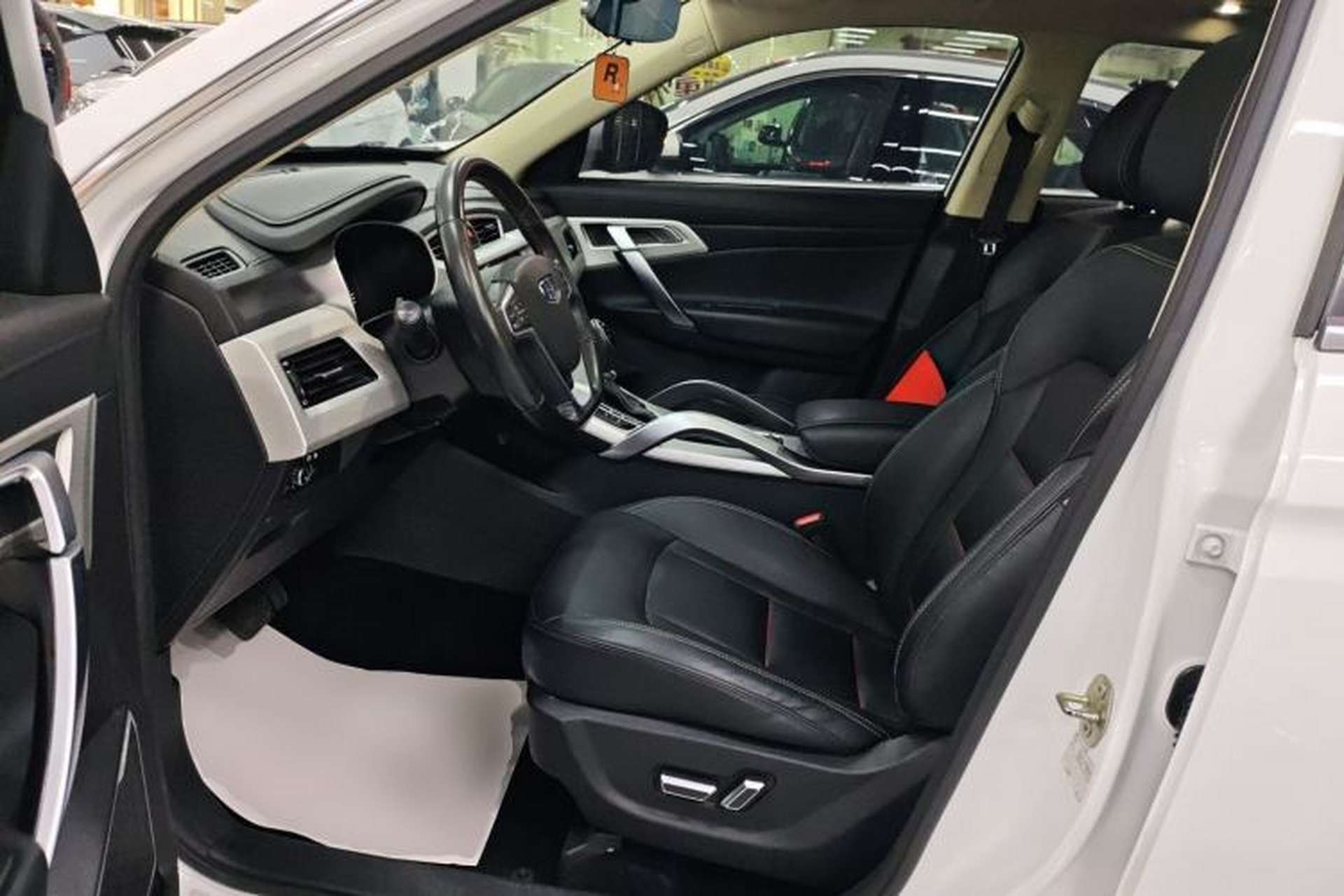 Used Geely Auto Emgrand X7 Sport 2018 1.8TD Automatic Two-Wheel Drive Smart Connect 4G Internet Edition Driver Seat