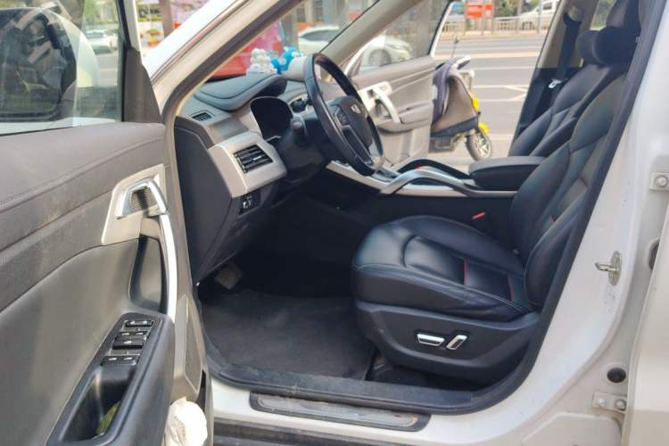 Used Geely Auto Emgrand X7 Sport 2018 1.8TD Automatic Two-Wheel Drive Smart 4G Connected Version Driver Seat