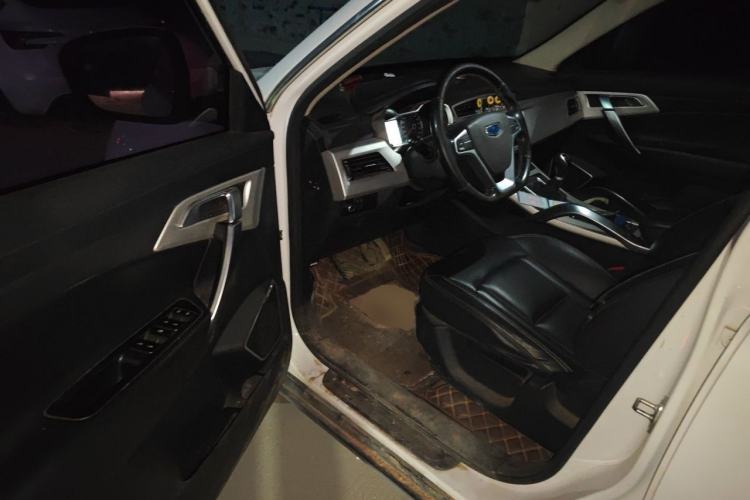 Used Geely Auto Emgrand X7 Sport 2018 2.0L Manual Two-Wheel Drive Zhiya Version Driver Seat