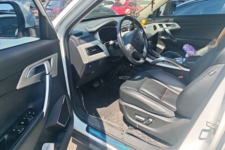 Used Geely Auto Emgrand X7 Sport 2018 1.8TD Automatic Two-Wheel Drive Smart Connect 4G Internet Edition Driver Seat