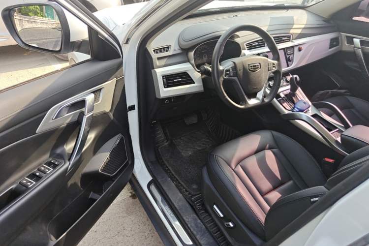 Used Geely Auto Emgrand X7 Sport 2018 1.8TD Automatic Two-Wheel Drive Smart Connect 4G Internet Edition Driver Seat