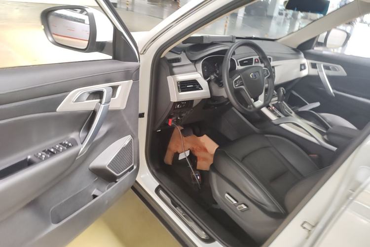 Used Geely Auto Emgrand X7 Sport 2018 1.8TD Automatic Two-Wheel Drive Smart Connect 4G Internet Edition Driver Seat