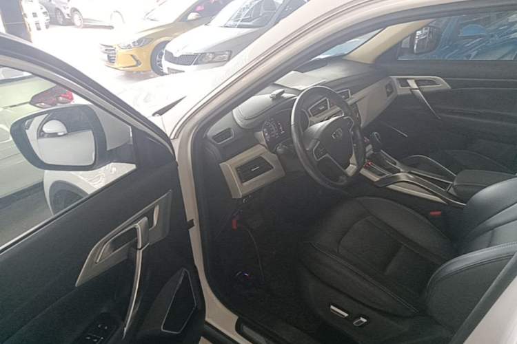Used Geely Auto Emgrand X7 Sport 2018 1.8TD Automatic Two-Wheel Drive Smart Connect 4G Internet Edition Driver Seat