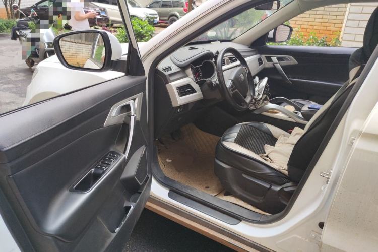 Used Geely Auto Emgrand X7 Sport 2018 1.8TD Manual Two-Wheel Drive Zhiya Model Driver Seat