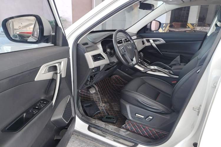 Used Geely Auto Emgrand X7 Sport 2018 1.8TD Automatic Two-Wheel Drive Smart Connect 4G Internet Edition Driver Seat