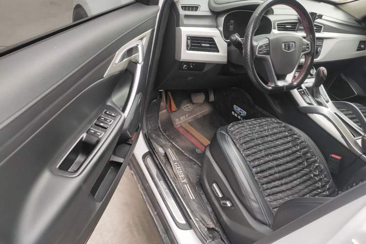 Used Geely Auto Emgrand X7 Sport 2018 1.8TD Automatic Two-Wheel Drive Smart Connect 4G Internet Edition Driver Seat