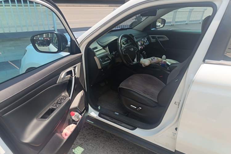 Used Geely Auto Emgrand X7 Sport 2018 Revised Version 1.8TD Automatic Two-Wheel Drive Smart Connectivity 4G-Enabled Edition Driver Seat