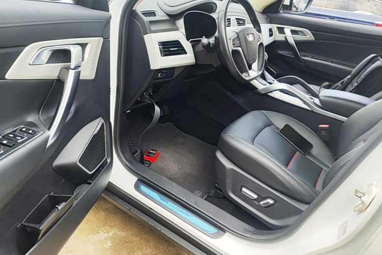 Used Geely Auto Emgrand X7 Sport 2018 1.8TD Automatic Two-Wheel Drive Smart Connect 4G Internet Edition Driver Seat