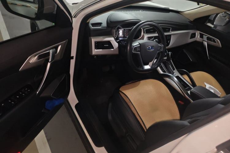 Used Geely Auto Emgrand X7 Sport 2018 1.8TD Automatic Two-Wheel Drive Zhiya Model Driver Seat