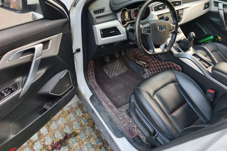 Used Geely Auto Emgrand X7 Sport 2018 2.0L Manual Two-Wheel Drive Zhiya Version Driver Seat