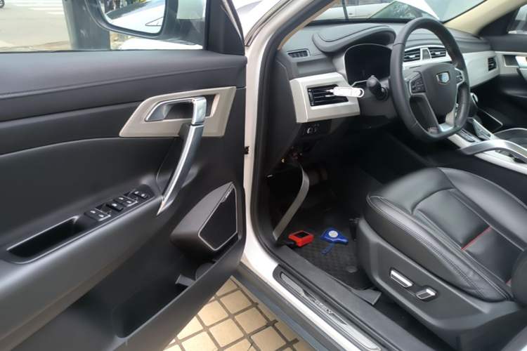 Used Geely Auto Emgrand X7 Sport 2018 1.8TD Automatic Two-Wheel Drive Smart Connect 4G Internet Edition Driver Seat
