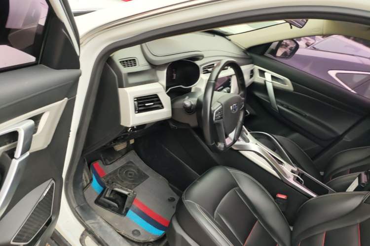 Used Geely Auto Emgrand X7 Sport 2018 1.8TD Automatic Two-Wheel Drive Smart Connect 4G Internet Edition Driver Seat