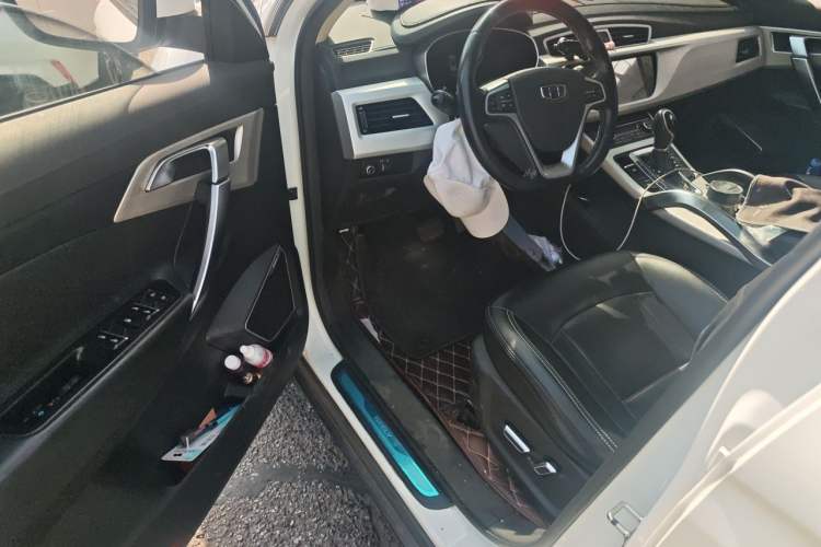 Used Geely Auto Emgrand X7 Sport 2018 1.8TD Automatic Two-Wheel Drive Smart Connect 4G Internet Edition Driver Seat