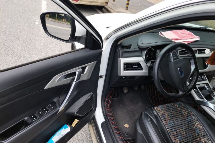 Used Geely Auto Emgrand X7 Sport 2018 1.8TD Manual Two-Wheel Drive Zhiya Model Driver Seat