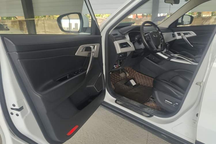 Used Geely Auto Emgrand X7 Sport 2018 1.8TD Automatic Two-Wheel Drive Smart Connect 4G Internet Edition Driver Seat