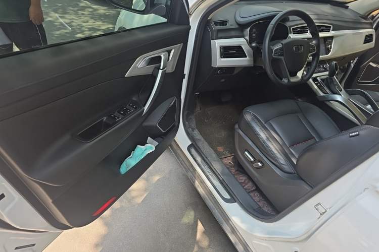 Used Geely Auto Emgrand X7 Sport 2018 1.8TD Automatic Two-Wheel Drive Smart Connect 4G Internet Edition Driver Seat