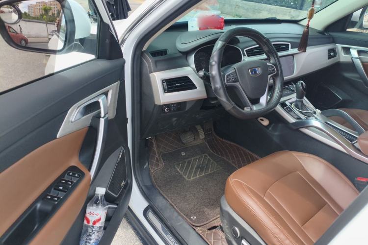 Used Geely Auto Emgrand X7 Sport 2018 1.8TD Automatic Two-Wheel Drive ZhiZun Model with 4G Connectivity Driver Seat