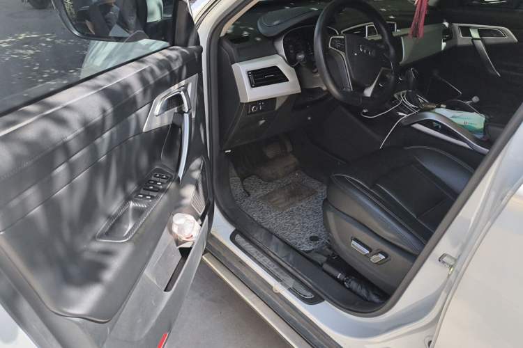 Used Geely Auto Emgrand X7 Sport 2018 1.8TD Automatic Two-Wheel Drive Smart Connect 4G Internet Edition Driver Seat