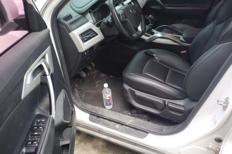 Used Geely Auto Emgrand X7 Sport 2018 2.0L Manual Two-Wheel Drive Zhiya Version Driver Seat