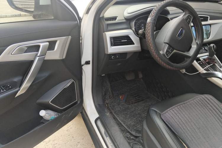 Used Geely Auto Emgrand X7 Sport 2018 1.8TD Automatic Two-Wheel Drive Smart Connect 4G Internet Edition Driver Seat