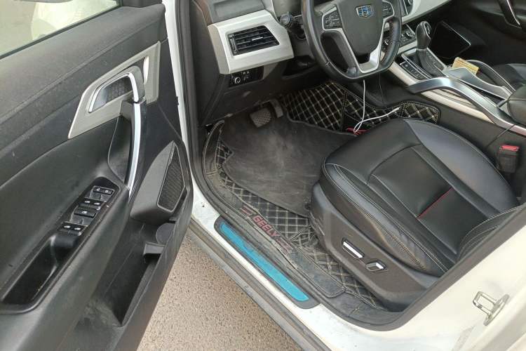 Used Geely Auto Emgrand X7 Sport 2018 Revised Version 1.8TD Automatic Two-Wheel Drive Smart Connectivity 4G-Enabled Edition Driver Seat