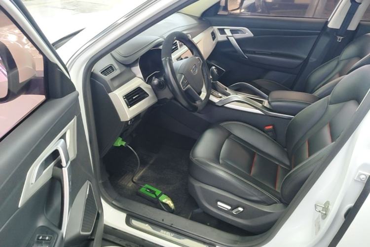 Used Geely Auto Emgrand X7 Sport 2018 1.8TD Automatic Two-Wheel Drive Smart Connect 4G Internet Edition Driver Seat